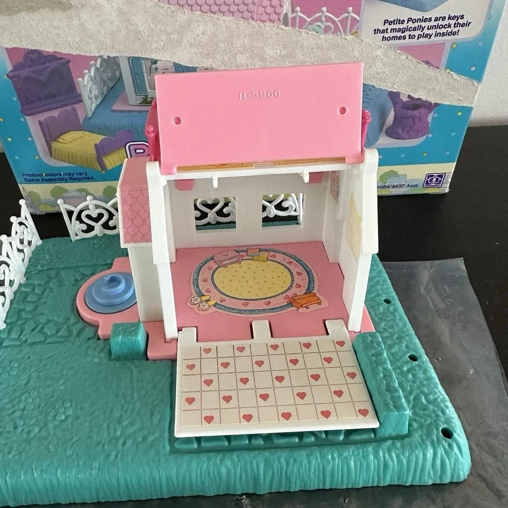 My Little Pony Petite Ponies Pony Print Cabin w Box 1990 Hasbro